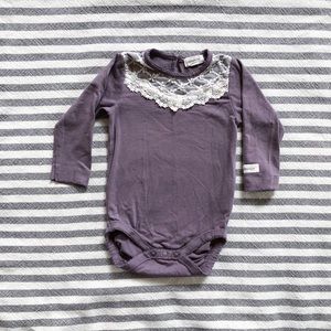 Organic cotton bodysuit with lace trim